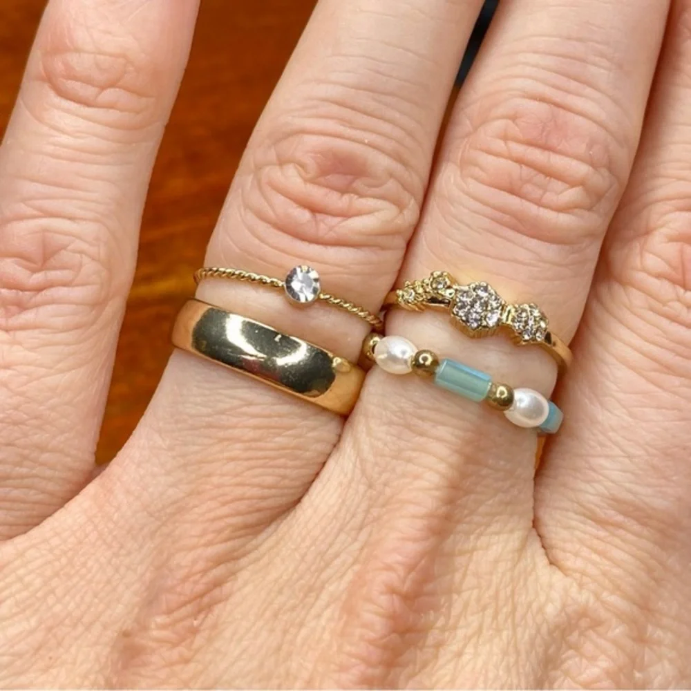 NWOT Dainty Gold Tone Ring Set - Picture 3 of 13